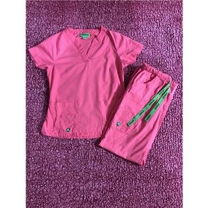 CROCS Salmon XS/TP Scrub Top and Pants Set